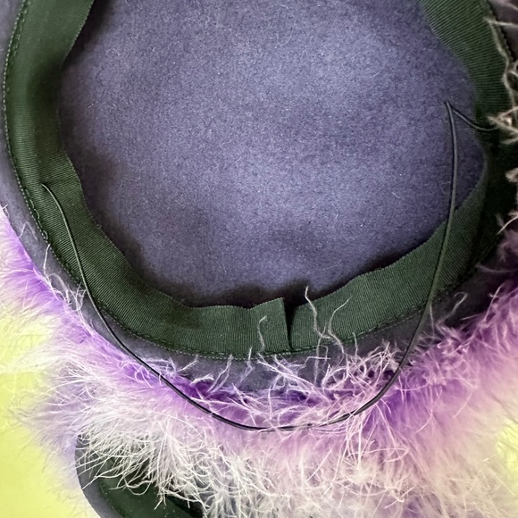 REFINED 1940s' PURPLE FELT CAP WITH LAVENDER FEATHER TRIM - Picture 12 of 12